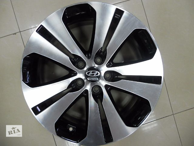 Цена за диск. Новые R18 5x114.3 Оригинальные литые диски на HYUNDAI Santa Fe, Tucson фирменные, производство Ю. Ко