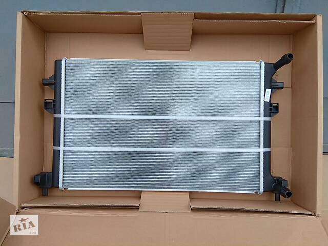 Новый радиатор охлаждения дополнительный / низкотемпературный радиатор Volkswagen Passat B8 2014 - 2020 2.0 TDI Европа