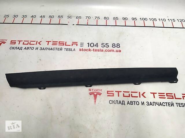 5 Облицовка межсекционная двери задней левой ULTRASUEDE BLK Tesla model X 1051547-06-C