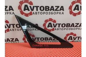 Переднє праве скло в кузов для Mitsubishi Grandis 2003-2011