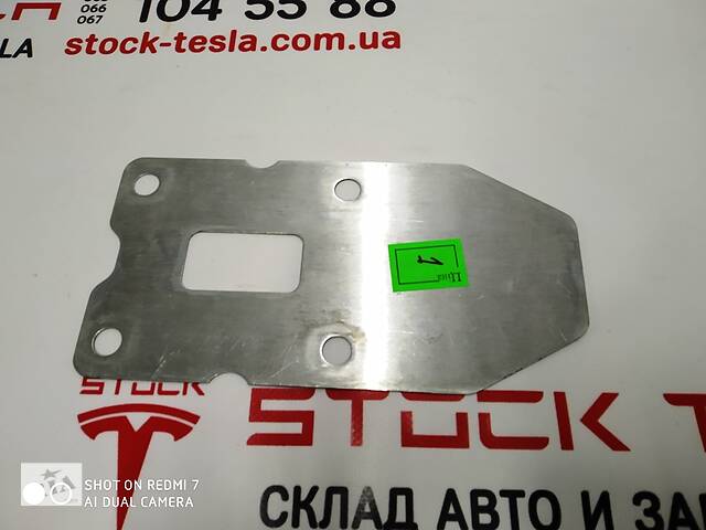 23 Пластина дистанционная телевизор/усилитель T=1.0MM Tesla model S 1017658-00-A