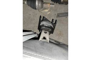 подушкa двигателя левая 112209464R Renault Logan2