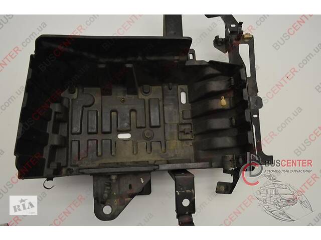 Полка под аккумулятор с 2006 Renault Trafic (2000-2014) 8200720386