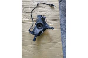 Поворотный кулак цапфа правый Opel Corsa D 55703153