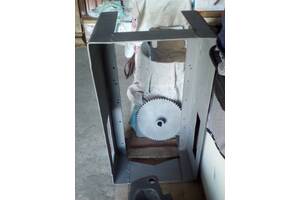 На волчок-мʼясорубку МП-160 рама верхня частина, шнек допоміжний чавун, прес-форма.