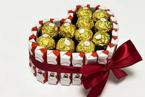 Подарочный набор с киндер шоколад и конфеты ферреро PRO 20*15 см 440 г