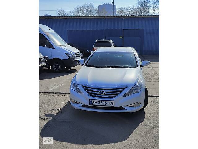 Водій таксі на авто HYUNDAI SONATA (автомат)