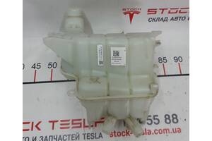 Расширительный бачок охлаждающей жидкости Tesla model 3 1097015-00-M