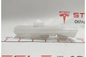 Расширительный бачок тормозной системы ЭМСУТ Tesla model 3 1044673-00-B