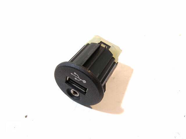 Разъем AUX USB NISSAN JUKE 10- NISSAN JUKE 10- NISSAN 28023BH00A