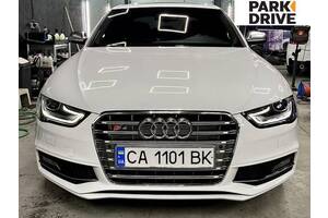 Решетка радиатора Audi A4 B8 (12-16) стиль S4 серебро