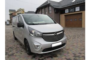 Решетка радиатора для Опель Виваро 3 Opel Vivaro 2014-2021 г. в.