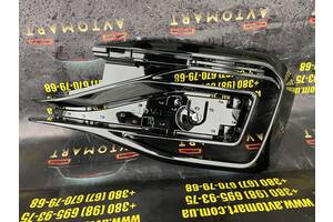 Решітка переднього бампера права VW Passat B8 R-line 3G0853794B