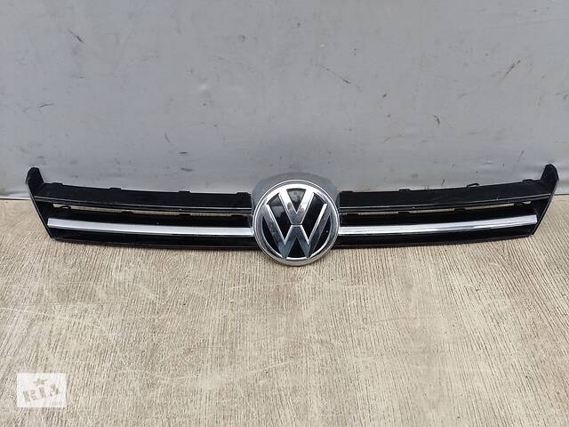 Решітка решетка переднього бампера VW Golf 7 (2013-2017) 5G0853655C