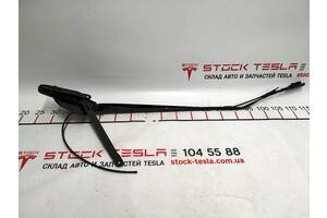 Рычаг стеклоочистителя правый Tesla model X 1046670-00-C