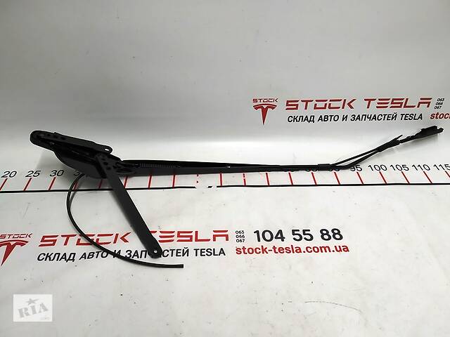 Рычаг стеклоочистителя правый Tesla model X 1046670-00-C
