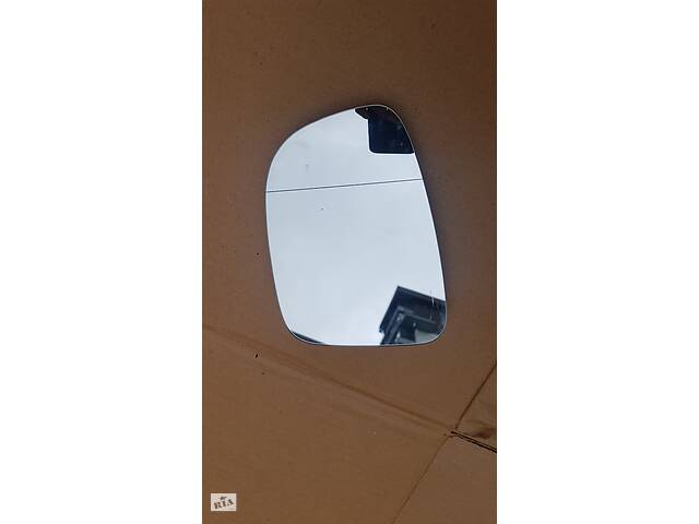 Скло дзеркала ліве Mazda 3 BM 2013р- BAER69180