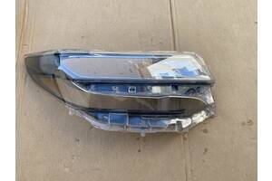 Скло фари передньої правої Toyota Alphard 18р- 8111058560