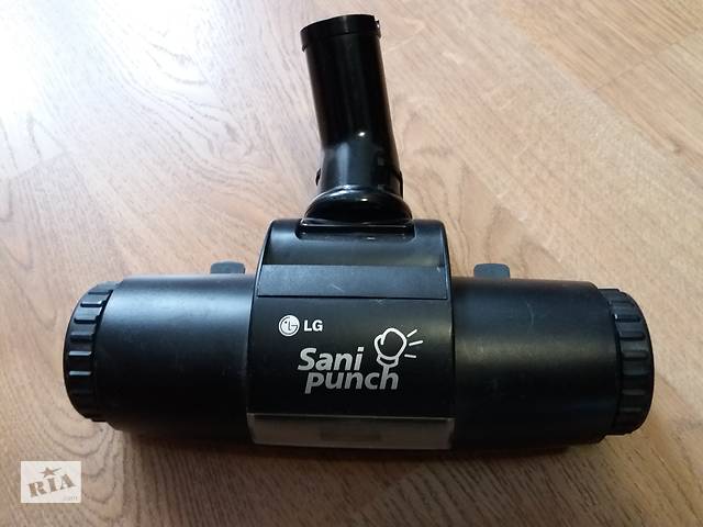 Турбощетка для пылесоса LG, под названием Sani Punch — активного типа.