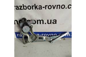 Стеклоподъемник передний правый Toyota Prius 2009-2015 7 pin 85710-30400