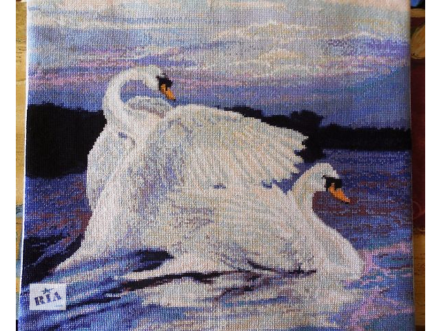 tanets_lebediv_kartyna_vyshyta_khrestyko