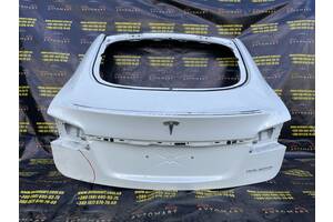 Tesla s plaid Кляпа кришка багажника ляда в наявності Tesla ms 2021- оригінал рихтована видно на фото