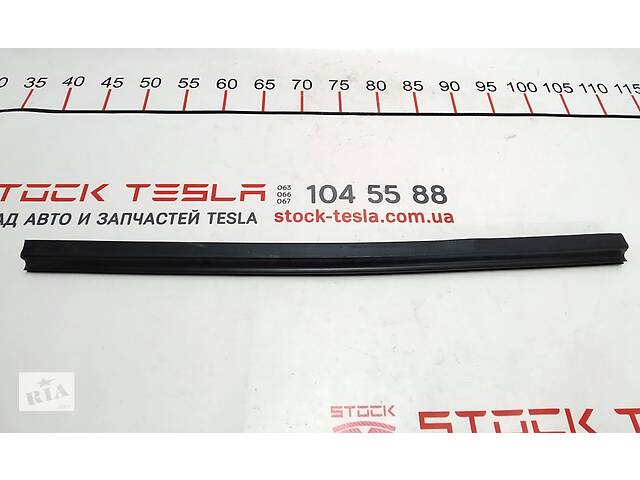 Уплотнитель стекла внутренний двери задней правой Tesla model S, model S REST 1038408-00-A