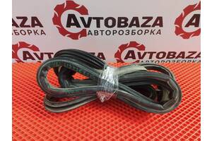 Ущільнювач кришки багажника для Toyota Avensis хетчбек 2003-2008