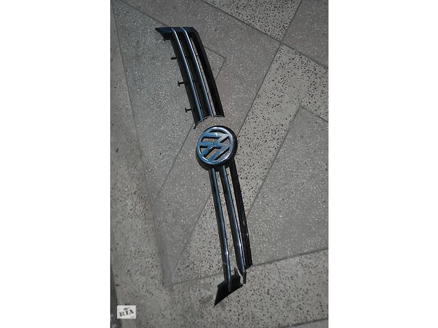 Volkswagen Touran 12- хром на решетку радиатора 1t0 853655c