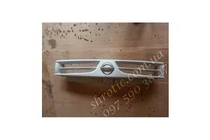 Решітка Радіатора Передня Nissan Primastar 8200137047 (Б / У) Nissan Primastar 2010-2014 2,0 ​​dсi euro 5 8200137047