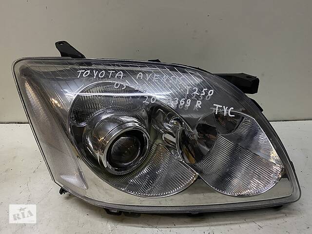 Подержанная фара для Toyota Avensis T25 2003-2009