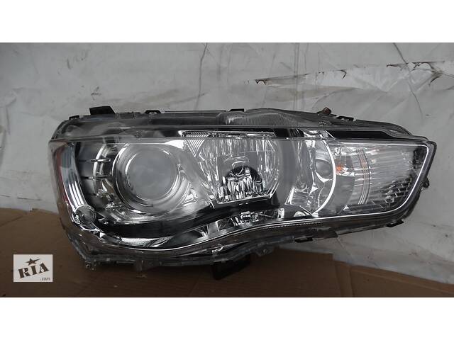 Вживаний фари для Mitsubishi Outlander XL 8301B480 2010, 2012 Фара продаєця гола без блочка як на фото.Ксенон.Сторона п