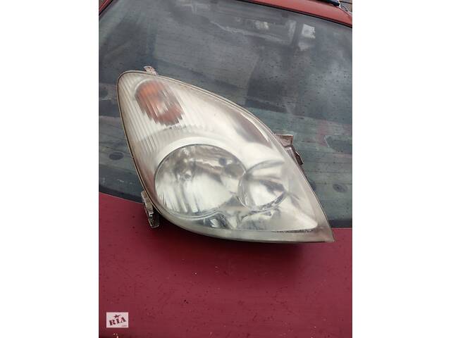 Вживаний фари для Toyota Verso 2001-2005 Вживаний фари для Toyota Verso 2001-2005
