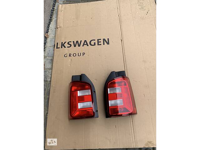 Вживаний ліхтар задній для Volkswagen T5 - T6 (Transporter) 2015 = 7EO 945 095 - 096 = HELLA = розпашнi дверi = комплект