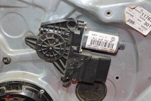 Б/у моторчик стеклоподъемника задний правый для Volkswagen Golf IV Mk4/Passat B5