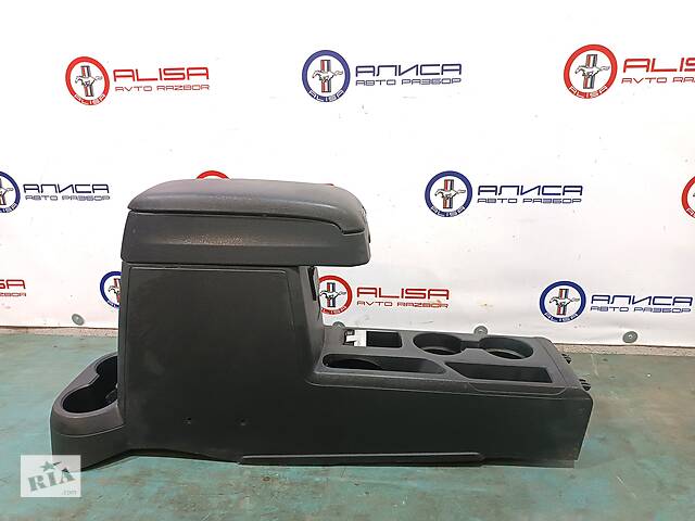 Вживаний центральна консоль з підлокотником для Jeep Patriot 2011-2017