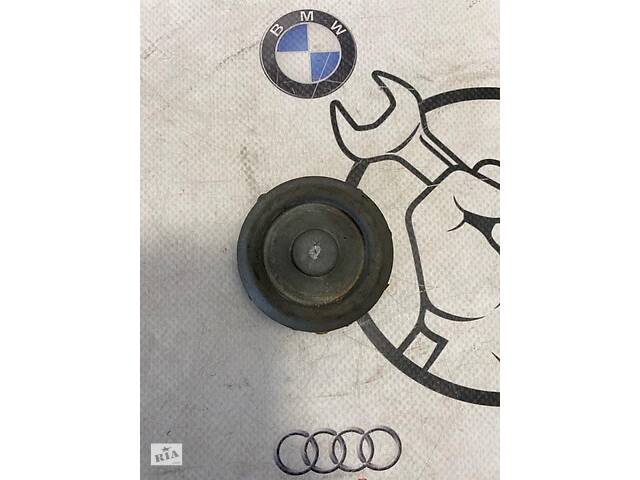 Заглушка Volkswagen Audi Skoda Оригинал . (б/у)