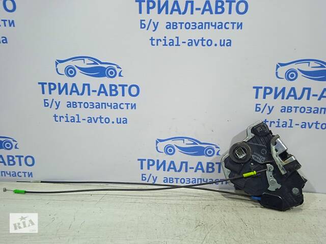 Замок двери передний правый Toyota Avensis T25 2003 (б/у)