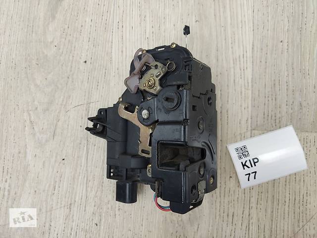 Замок механізму задніх правих дверей Skoda Octavia 1U VW Golf 4 Passat B5 6-Pin 3B1839016A