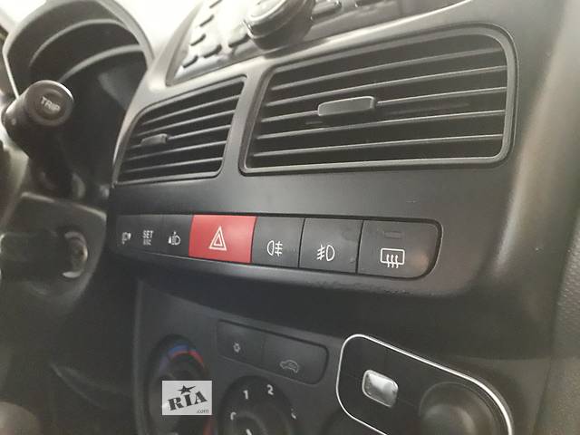 Б/у блок кнопок в торпеду для Fiat Doblo фіат фиат добло опель комбо нуово 263 2010-2015р