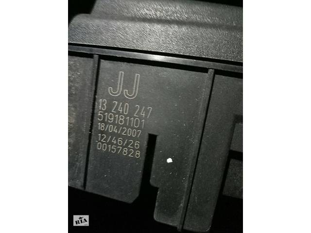 Б/у блок предохранителей JJ 13240247 для Opel Vectra C 2006-2008