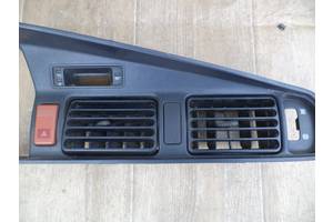 Б/у дефлектор в центр торпедо GJ21-64-91X для Mazda 626 GD 1989г