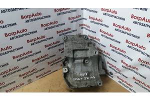 Б/у кронштейн компресора кондіціонера для Volkswagen Passat B5 2000-2004 038260885С