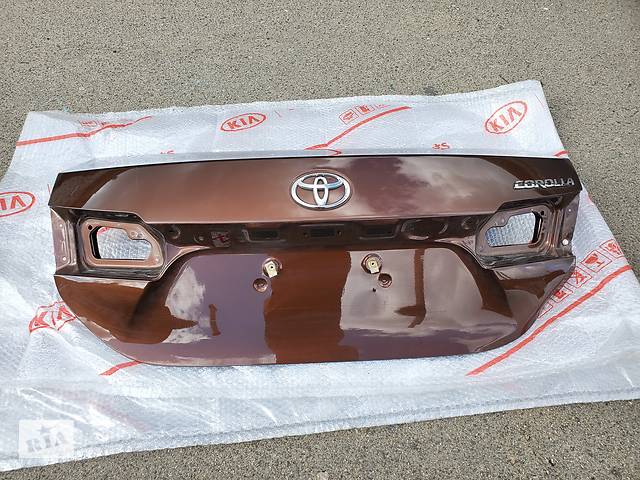 Б/у крышка багажника для Toyota Corolla 2013-2018