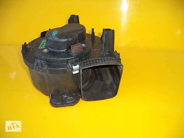 Б/у моторчик для Citroen Saxo (1996-1999) 8290528