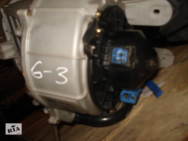 Б/у Моторчик печки на Mazda 323 1995 года. код G3