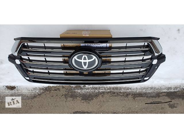 Решетка радиатора для Toyota Land Cruiser 200 б/у.