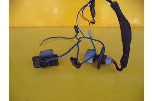 Б/у резистор печки для Mazda 323 (89-94)