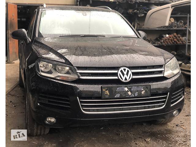 Бампер передний Бампєр Решетка Решотка Volkswagen Touareg 2010-2014