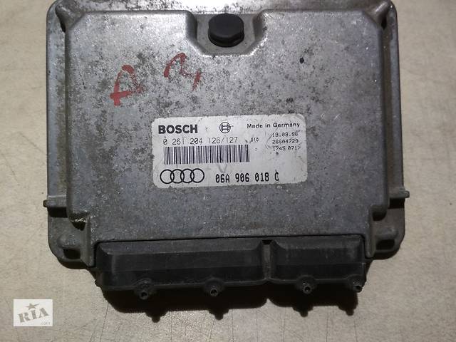 Блок керування двигуном ЕБУ AUDI A3 1.8i AGN 06A906018C 0261204126